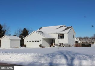 1703 1st St E, Glencoe, MN 55336