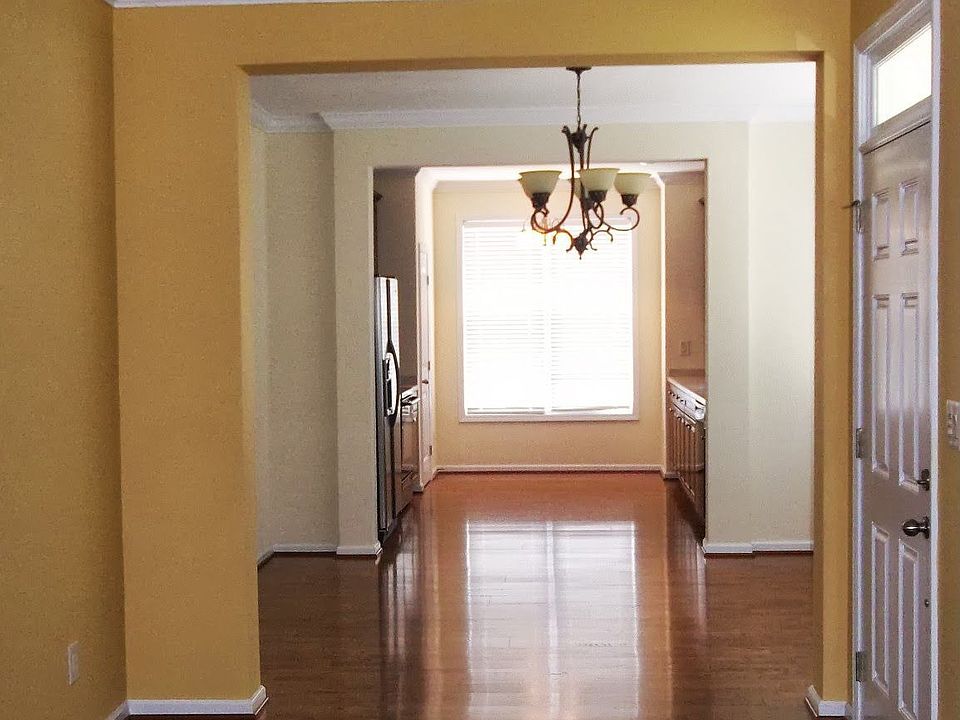 Entryway & dining area