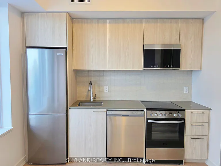 7437 Kingston Rd #409B — Photo 3