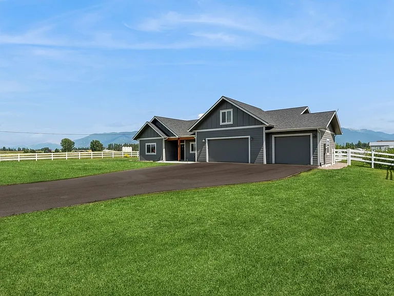 501 Wheatland Ln — Photo 2