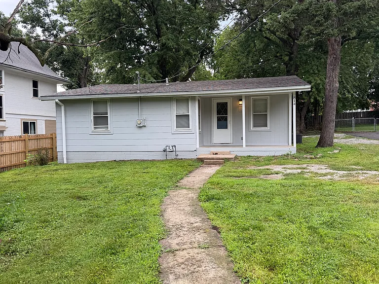 814 S Crysler Ave — Photo 1