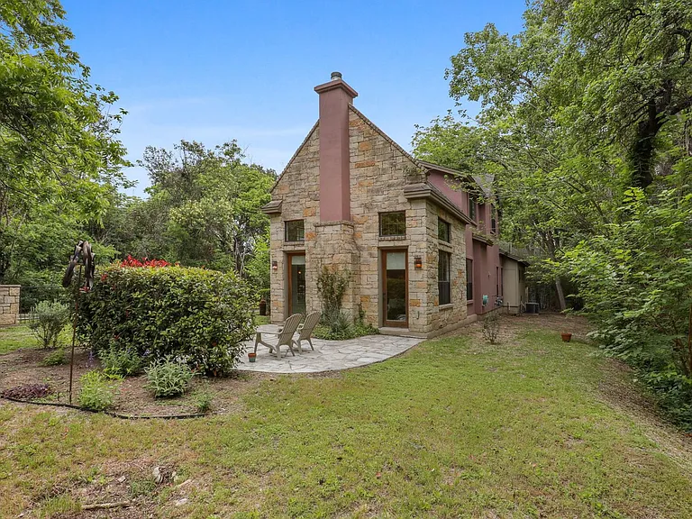 2309 Kinney Rd — Photo 1
