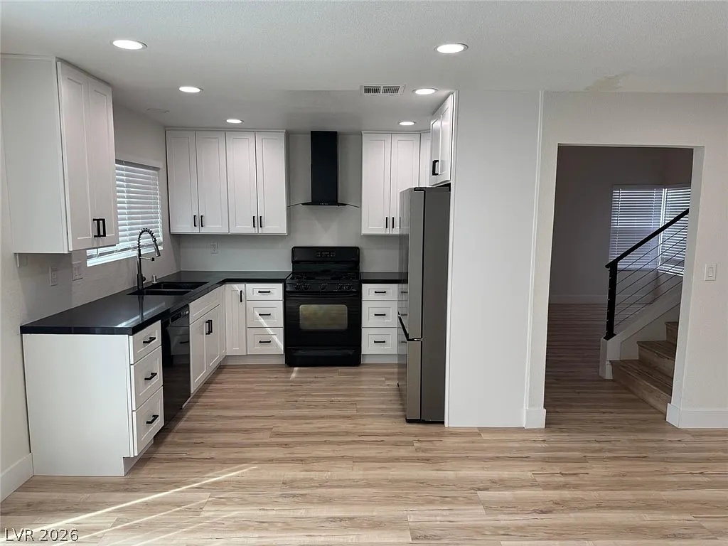 3 bed, 1558 sqft, $2,450 — Photo 4