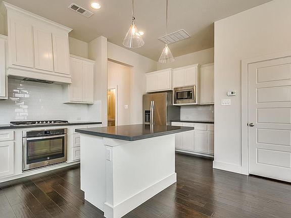 3rd image of 402 Templeton Dr