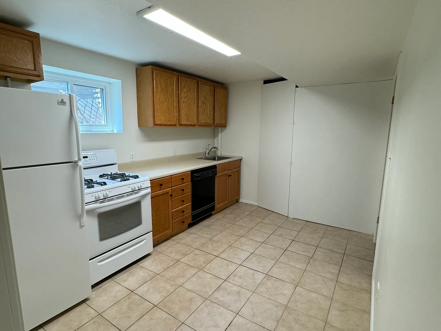 2 bed, 1400 sqft, $1,650 — Photo 4