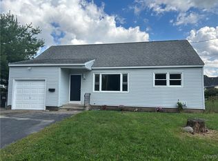 230 Crestwood Dr, North Syracuse, NY 13212