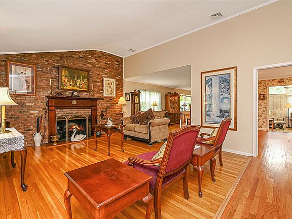 4th image of 18 Radcliff Dr