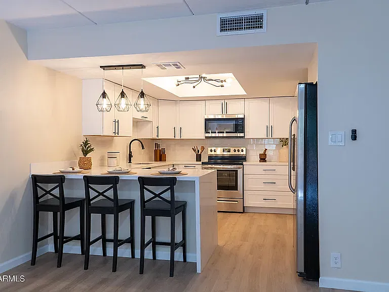 2 bed, 1200 sqft, $2,000 — Photo 4