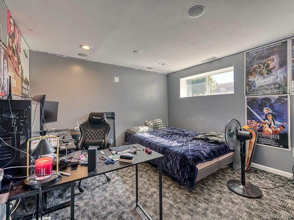 22490 Huntington Ct, photo 23