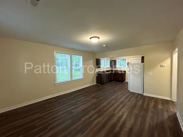 902 Pine St — Photo 5