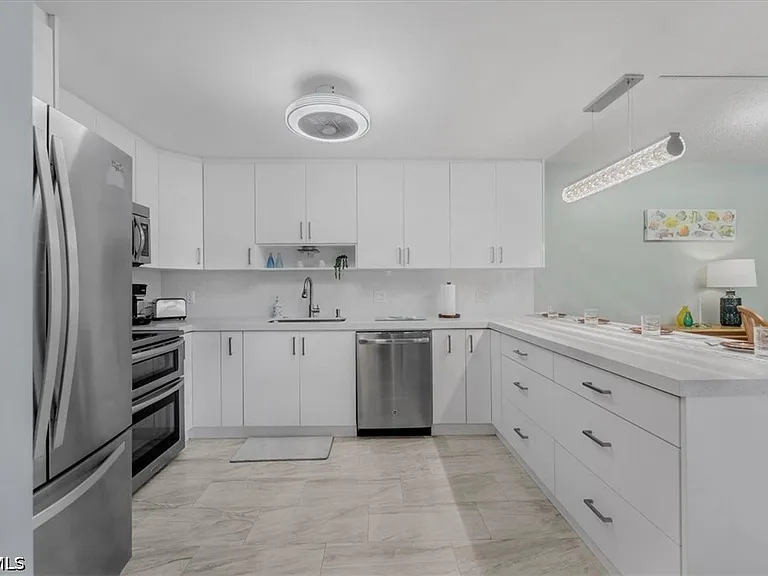108 SE 47th St #102 — Photo 8