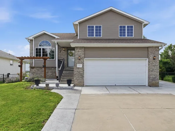 8951 Prairie Village Dr, Lincoln, NE 68507