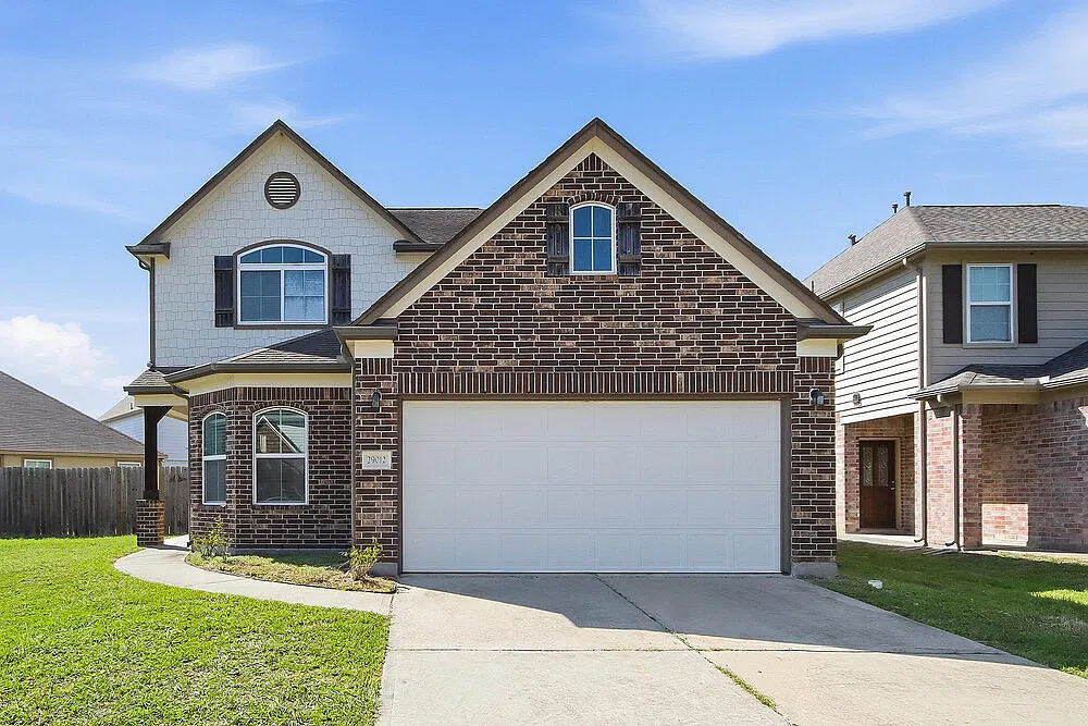 4 bed, 2.5 bath, 2390 sqft, $2,140 — Photo 1