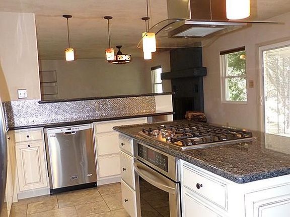 3rd image of 728 Terrace Dr