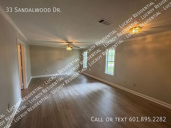 3rd image of 33 Sandalwood Dr