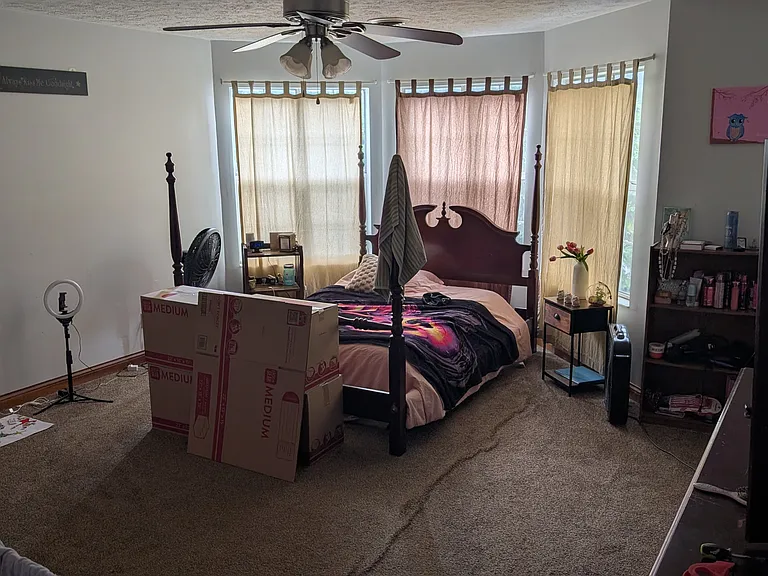 2408 Dillman St — Photo 4