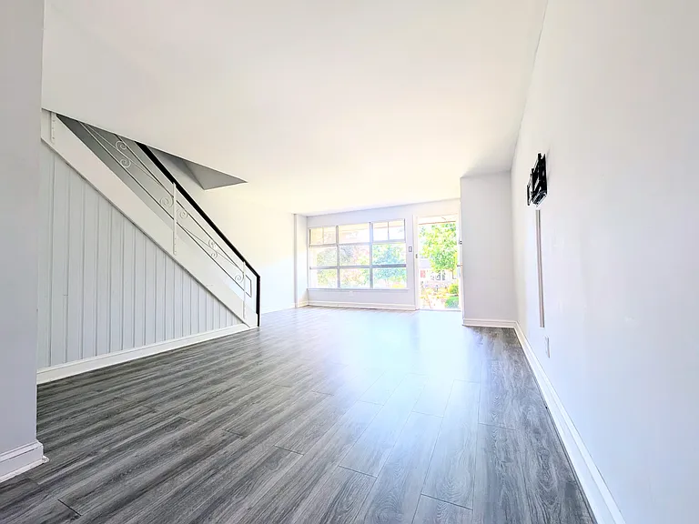5411 Vicaris St — Photo 4
