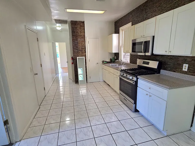 953 Bergen St #2 — Photo 3