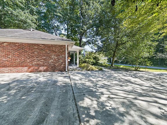 3rd image of 248 Saddlebrook Trl