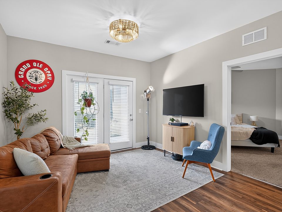 1st image of 934 Governors Ct #105