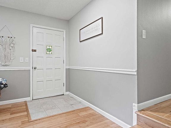 2nd image of 627 SW Chapel Hill St