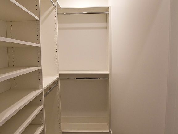 4th image of 2358 Landa St #1