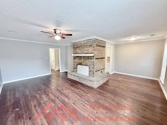 4th image of 6001 Cedarcrest Ct