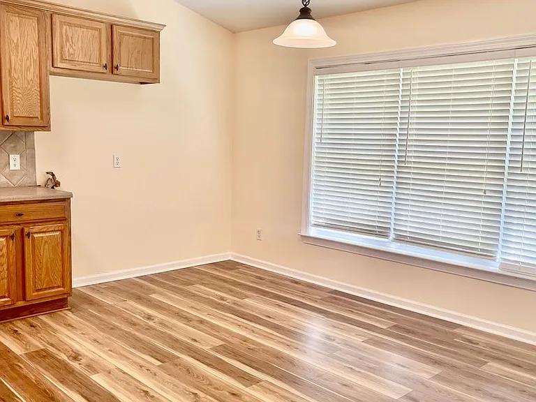 373 Southgate Dr — Photo 6