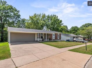 11771 La Padera Ln, Florissant, MO 63033