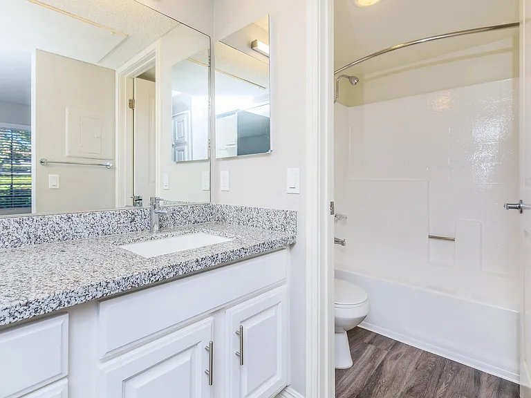 Villa La Paz Apartment Homes — Photo 54