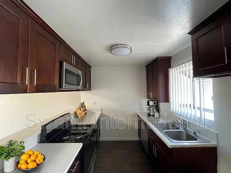 Building Photo - 617 E 97th St #301