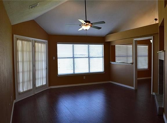 3rd image of 3822 Remington Dr
