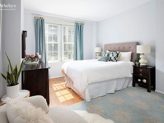 5th image of 81 W Washington Pl Unit 3F