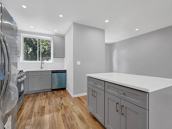 3rd image of 4561 Richardson Ave #1FAM