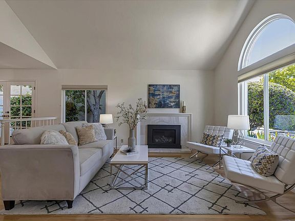 4th image of 4871 Capistrano Ave