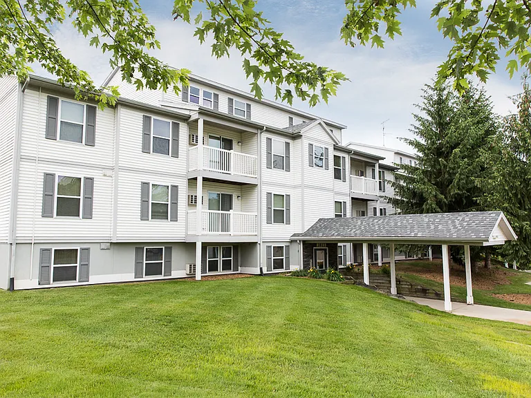 York Creek Apartments — Photo 36