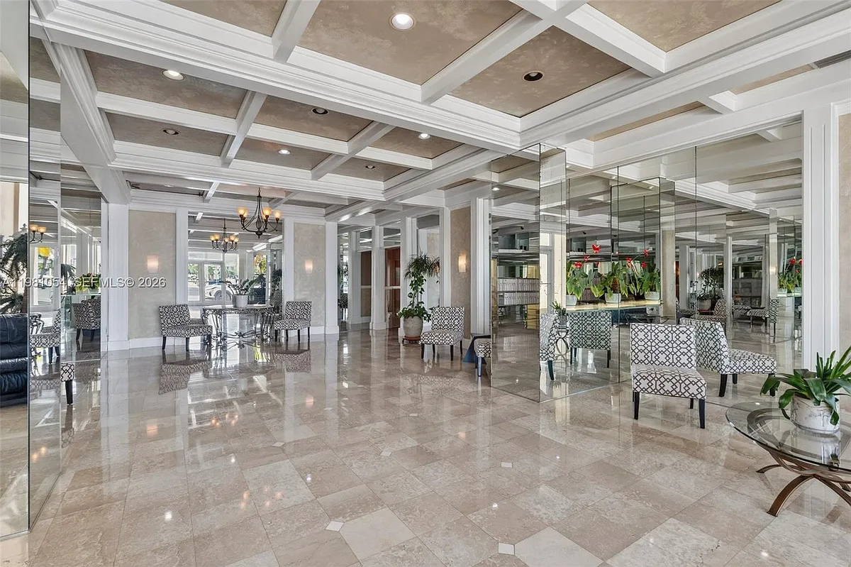 Building Photo - 1410 S Ocean Dr #402