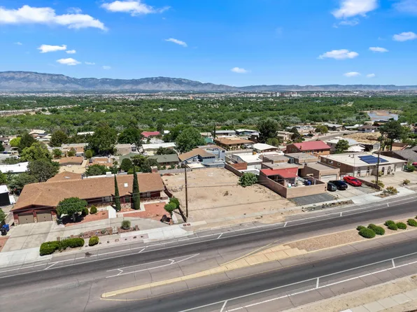 1412 Atrisco Dr NW, Albuquerque, NM 87105