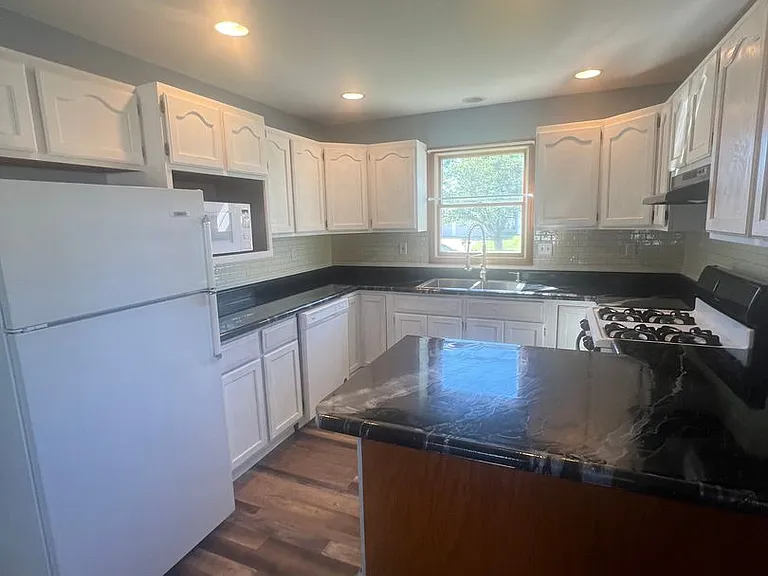 2812 Biscayne Dr — Photo 2