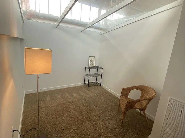 807 E Main St — Photo 32