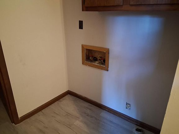 2nd image of 425 Magnolia Ln #425