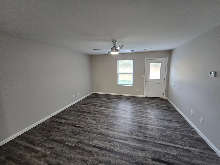 101 Goldfinch Dr — Photo 4