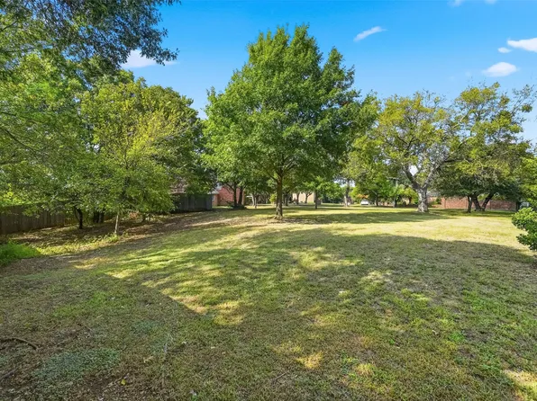 25 Cobblestone Ct, Cedar Hill, TX 75104