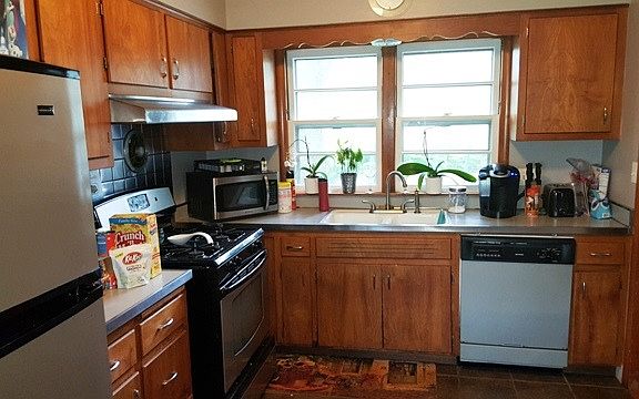 3rd image of 549 Barrington Ave