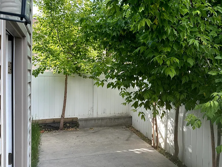 453 N 15th Ave #A — Photo 12