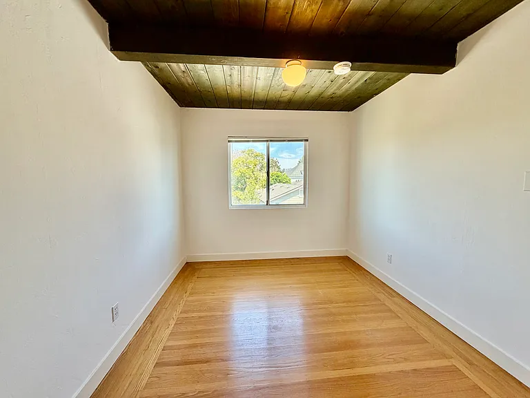 5747 Vicente St #D — Photo 7