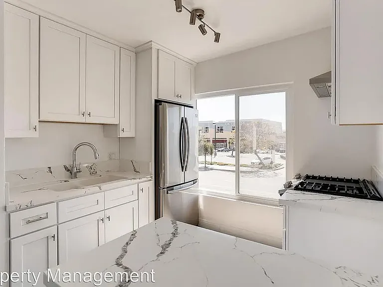 3820 Overland Ave #6 — Photo 2