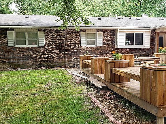5th image of 130 Janet Ln
