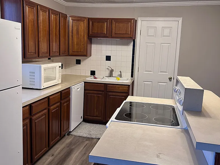4747 Capitol Ave — Photo 10