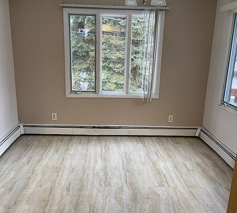 The dinning room allow for ample light while enjoying the space.